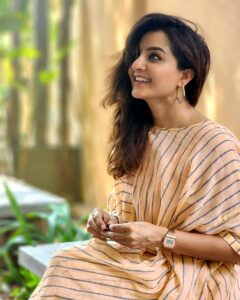 Manju Warrier Instagram - She's learning. I'm She. ❤️ 

Styled by: @styled_by_lichiee
@liji_preman 
📸 @bineeshchandra