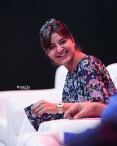 Manju Warrier Instagram - Bloom (noun) : A beautiful process of becoming 🌷❤️😊
📸 @imagiophotography_official