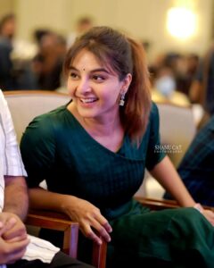 Manju Warrier Instagram - The most important decision you will ever make, is to be in a good mood 😊

📸 @click_and_touch