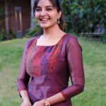 Manju Warrier Instagram - Smile. You don't own all the problems in the world! 😊❤️ 📸 @ajmal_phoneographer