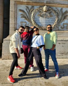 Manju Warrier Instagram - A journey is best measured in friends, rather than in miles ❤️
@kunchacks
@rameshpisharody @rjmithun
 
📸@bineeshchandra 
#travel #friends #rome #italy