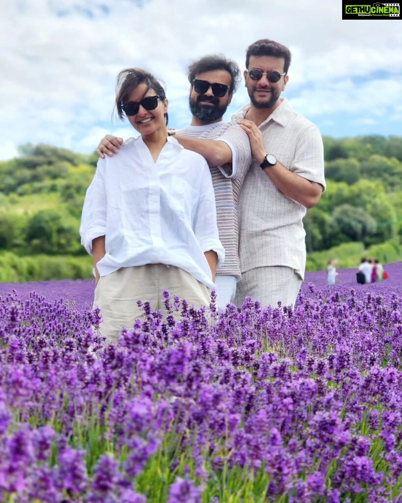 Manju Warrier Instagram - 🪻 #lavenderfields #friends #travel @kunchacks @rameshpisharody @priyaakunchacko @bineeshchandra