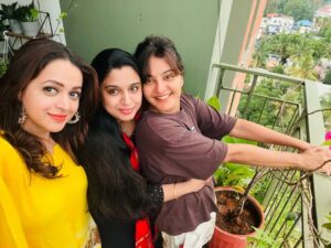 Manju Warrier Instagram - ❤️❤️❤️ 
#friendslikefamily
@bhavzmenon @samyukthavarma