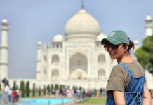 Manju Warrier Instagram - So much world, so little time 😊❤️ 📸 @bineeshchandra #travel #india #tajmahal