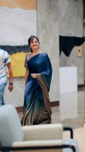 Manju Warrier Instagram - 😊💙

📸 @shikku_j_official__ 
👗 @sameerasaneesh