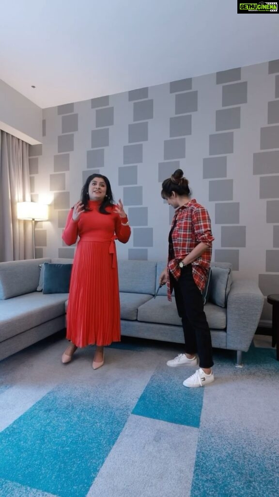 Manju Warrier Instagram - Ramanadhanu reelsum vasham undalle 😎 a dream came true moment for a dancer with our own lady superstar . Makkale she is vere level .by dubai did u guys watch #ayisha ?#pathaan @ajeeshlotus @ayisha_movie_official