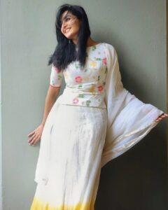 Manju Warrier Instagram - ❤️💮
Outfit : @sameerasaneesh @sameerasaneeshkochi 
📸 @bineeshchandra