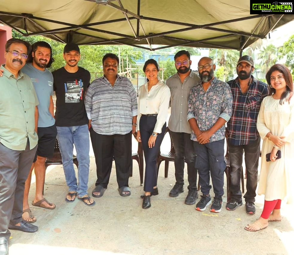 Manju Warrier Instagram - Happy to join #MrX We started rolling today! 😊 @arya_offl @gautham_karthik @r_sarath_kumar @anaghaofficial @itsmanuanand @lakku76 @venkatavmedia @prince_pictures @dhibuofficial @vincentcinema @rajeevan69 @editor_prasanna @silvastunt @ursvamsishekar