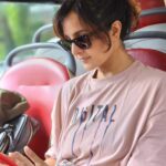 Manju Warrier Instagram – Be stronger than your excuse 😊
#goldenhour #travel #london 
📸 @bineeshchandra