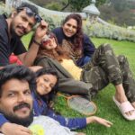 Manju Warrier Instagram - True friends are the ones who lift you up, when no one else has noticed you've fallen ❤️ I love you guys, no matter what! ❤️❤️❤️ @madhuwariar @bineeshchandra @meeraramdass #meerabineeshchandran #dakshabineeshchandran @bhavzmenon @samyukthavarma @geetu_mohandas @kunchacks @priyaakunchacko @rameshpisharody @tovinothomas @rjmithun @neeraj_madhav @nivinpaulyactor @alexjpulickal @binunairg @gautham___sankar #friendshipday #friendsarefamily