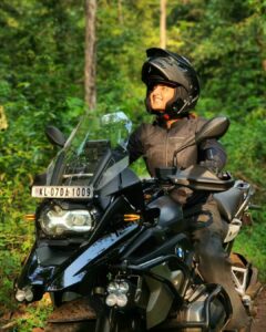 Manju Warrier Instagram - You got this, girl! ❤️
#bmwgs1250 #bikeride #motorcycling #travel #AK #ajithkumar #inspiration
📸 @bineeshchandra

Riders, please pardon the absence of proper riding boots. Certain circumstances! 😊🙏
