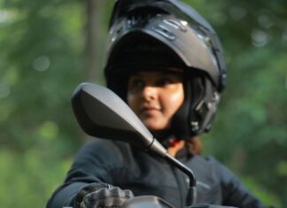 Manju Warrier Instagram - You got this, girl! ❤️ #bmwgs1250 #bikeride #motorcycling #travel #AK #ajithkumar #inspiration 📸 @bineeshchandra Riders, please pardon the absence of proper riding boots. Certain circumstances! 😊🙏