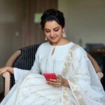 Manju Warrier Instagram - You will always end up being okay ❤️ Styling : @styled_by_lichiee Hair: @dhanyaraghavan 📸 @bineeshchandra Thank you guys! You are amazing!