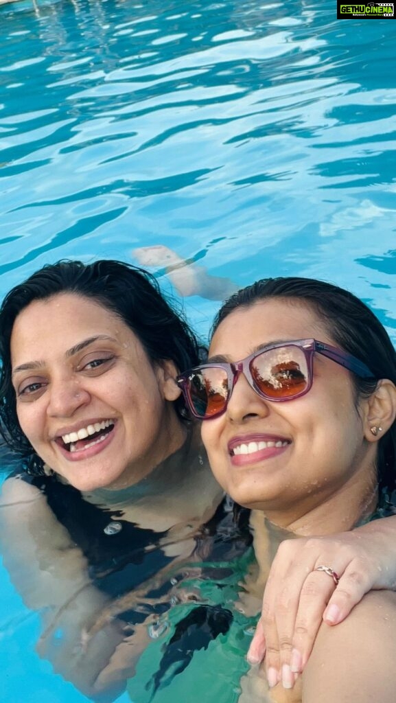 Mayuri Deshmukh Instagram - Sharu day the Sharu way😍😎.. Happiest birthday to the laakhon mein ek my Sharu Faru Taru: the Goofy Darling of our group and my super Comfort Space..You are coming into your own so beautifully navigating all the potholes and rocks and paving your way to a beautiful life that u absolutely DESERVE .. March on baby.. always there to cheer you 😘😘😘
