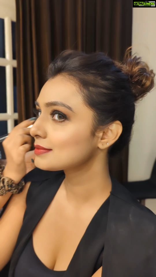 Mayuri Deshmukh Instagram - Some Fun BTS With @mayurideshmukhofficialll ππ€ Makeup Artist: @youbyaboli . . . . #mayurideshmukh #imlie #imlieshow #imliestarplus #malini #zeemarathi #starplus #celebritymakeupartist #makeupartist #trending #instagram #mumbaimakeupartist #punemakeupartist