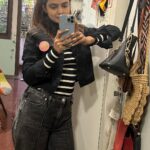Mayuri Deshmukh Instagram - Who else is obsessed with mirrorfies? Pick your fav mirrorfie 😎