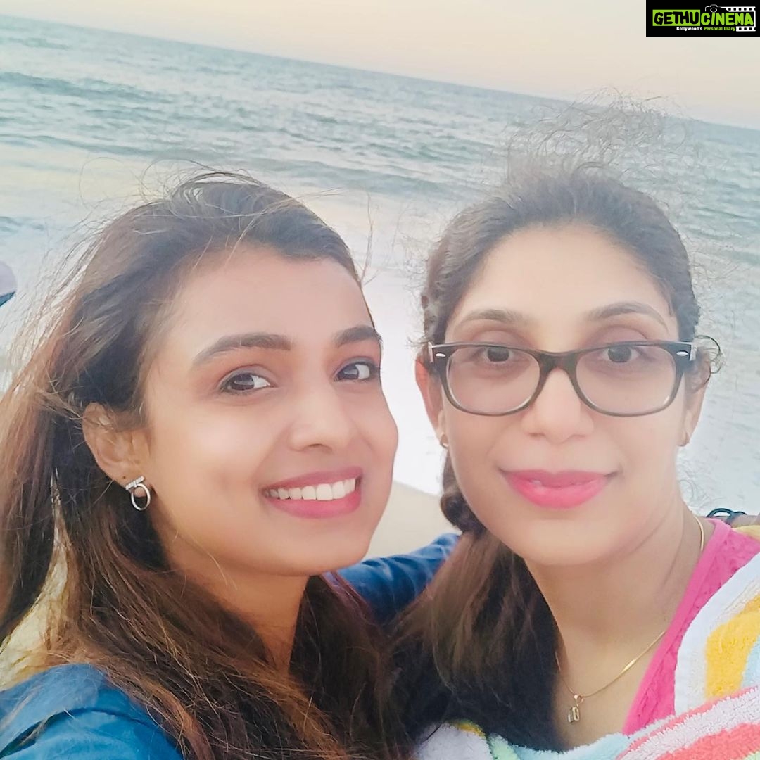 Mayuri Deshmukh Instagram - A very Happy Birthday to my Dearest Munni Tai ❤️.. Always fiercely watching over us, giving the most honest feedbacks, loving us in your own unconventional way, you are a Tai we all needed. And I didn’t even know how badly I needed a figure like u until LIFE HAPPENED in the last few years… Love you loads and I hope u keep reminding yourself what an incredible woman, mother, daughter, wife you are. Here’s hoping this year u indulge in more self care and find good time for yoga sessions 😎.. @leenamane4