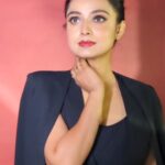 Mayuri Deshmukh Instagram - @mayurideshmukhofficialll Flaunting the red lips with a glass base that perfectly goes with a messy hairdo! ♥️ Makeup Artist: @youbyaboli . . . #mayurideshmukh #imlie #imlieshow #imliestarplus #malini #zeemarathi #starplus #celebritymakeupartist #makeupartist #trending #instagram #makeup #reels #reelkarofeelkaro #viralvideos #trendingsongs #reelitfeelit #instagramreels #mumbaimakeupartist #punemakeupartist @marathicelebrityofficial @atozmarathiofficial @nirom_marathi_official @manoranjanmarathiofficial @marathi_actress @marathicineyug @peepingmoonofficial @rajshrimarathi