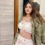 Meera Deosthale Instagram - Aim for progress, not perfection 🤍