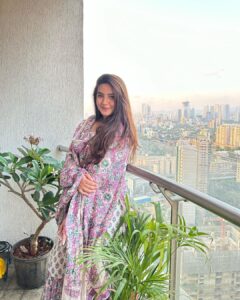 Meera Deosthale Instagram - Yeh shaam mastaani ❤️

📸 @sanjanaudar