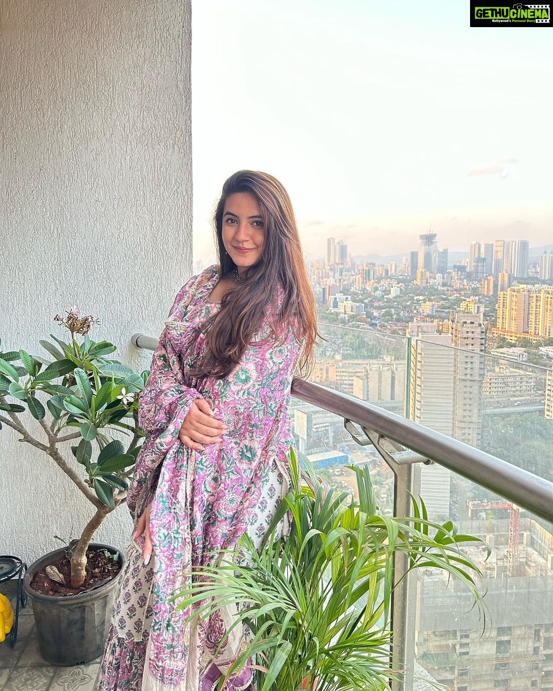 Meera Deosthale - 15.8K Likes - Yeh shaam mastaani ❤️
📸 @sanjanaudar