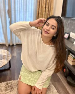 Meera Deosthale Instagram - Need no AC now 🤭🤭 

P.s - बिजली का बिल भी कम आयेगा इस बार 🤓