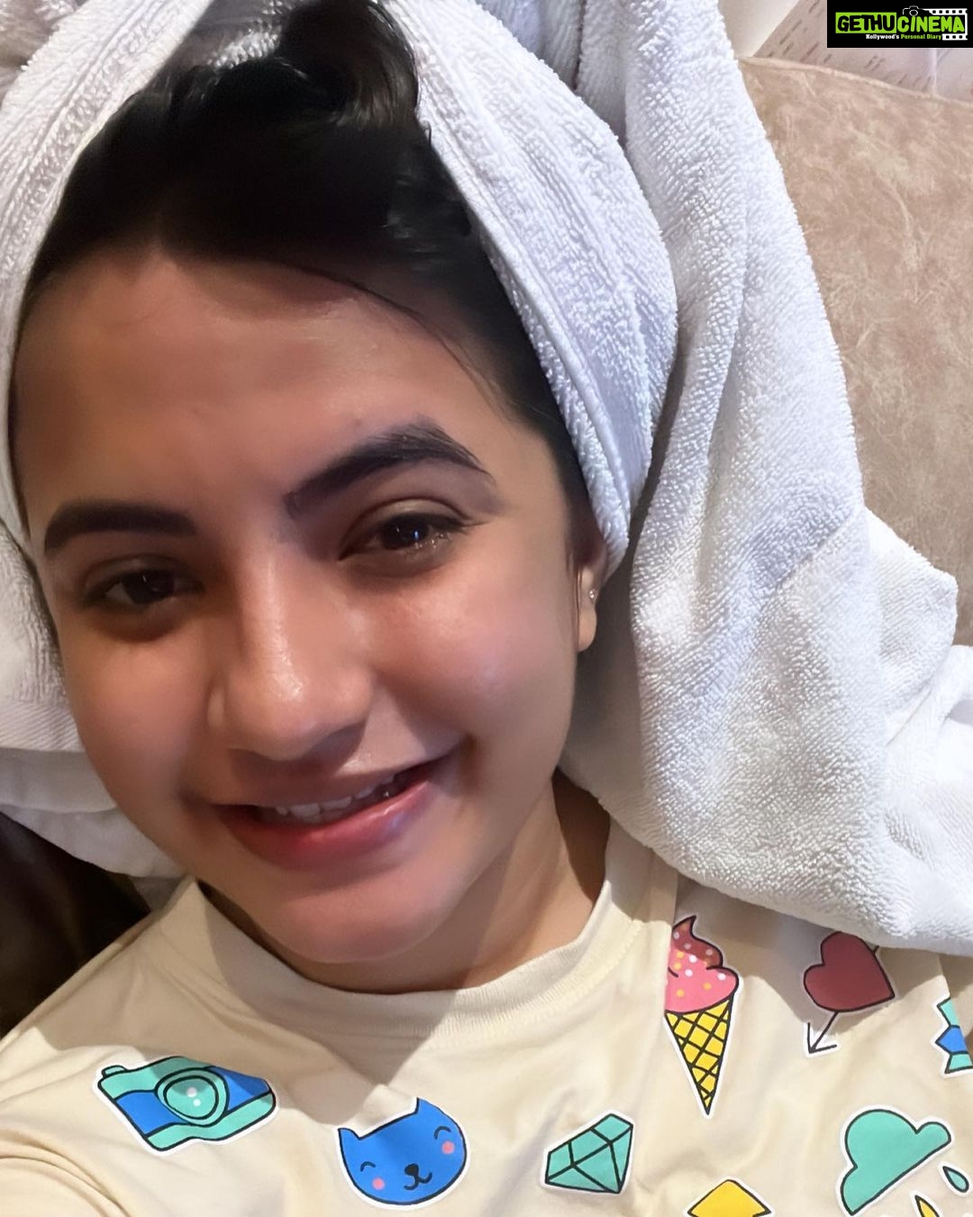 Meera Deosthale Instagram - A glimpse into one of most eventful week ❤️❤️ ❣️Small trip to hometown ❣️ meeting my bestie after ages ❣️reaching the first milestone towards fitness