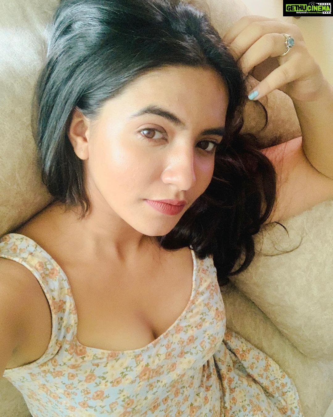 Meera Deosthale Instagram - Dressed to go nowhere 😬