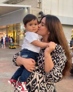 Meera Deosthale Instagram - With two sweethearts In the frame 💕💕💕🧿🧿

P.s - that handsome lil one is my future boyfriend  #zayndhoopar 🤭🤭