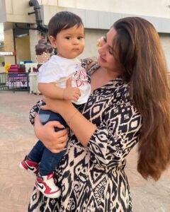 Meera Deosthale Instagram - With two sweethearts In the frame 💕💕💕🧿🧿

P.s - that handsome lil one is my future boyfriend  #zayndhoopar 🤭🤭