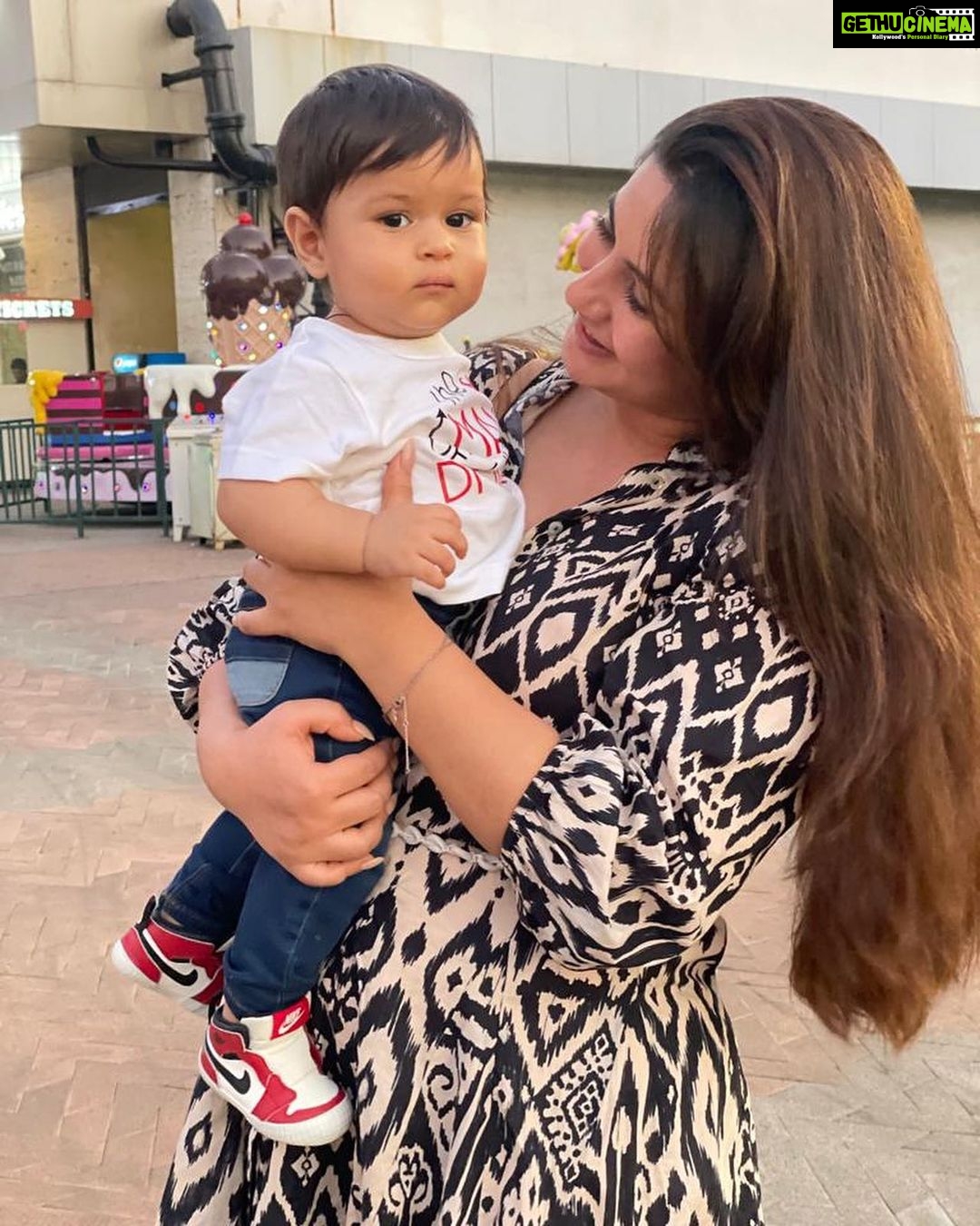 Meera Deosthale - 39.7K Likes - With two sweethearts In the frame 💕💕💕🧿🧿
P.s - that handsome lil one is my future boyfriend #zayndhoopar 🤭🤭