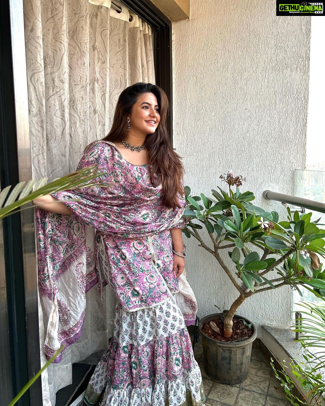 Meera Deosthale - 15.8K Likes - Yeh shaam mastaani ❤️
📸 @sanjanaudar