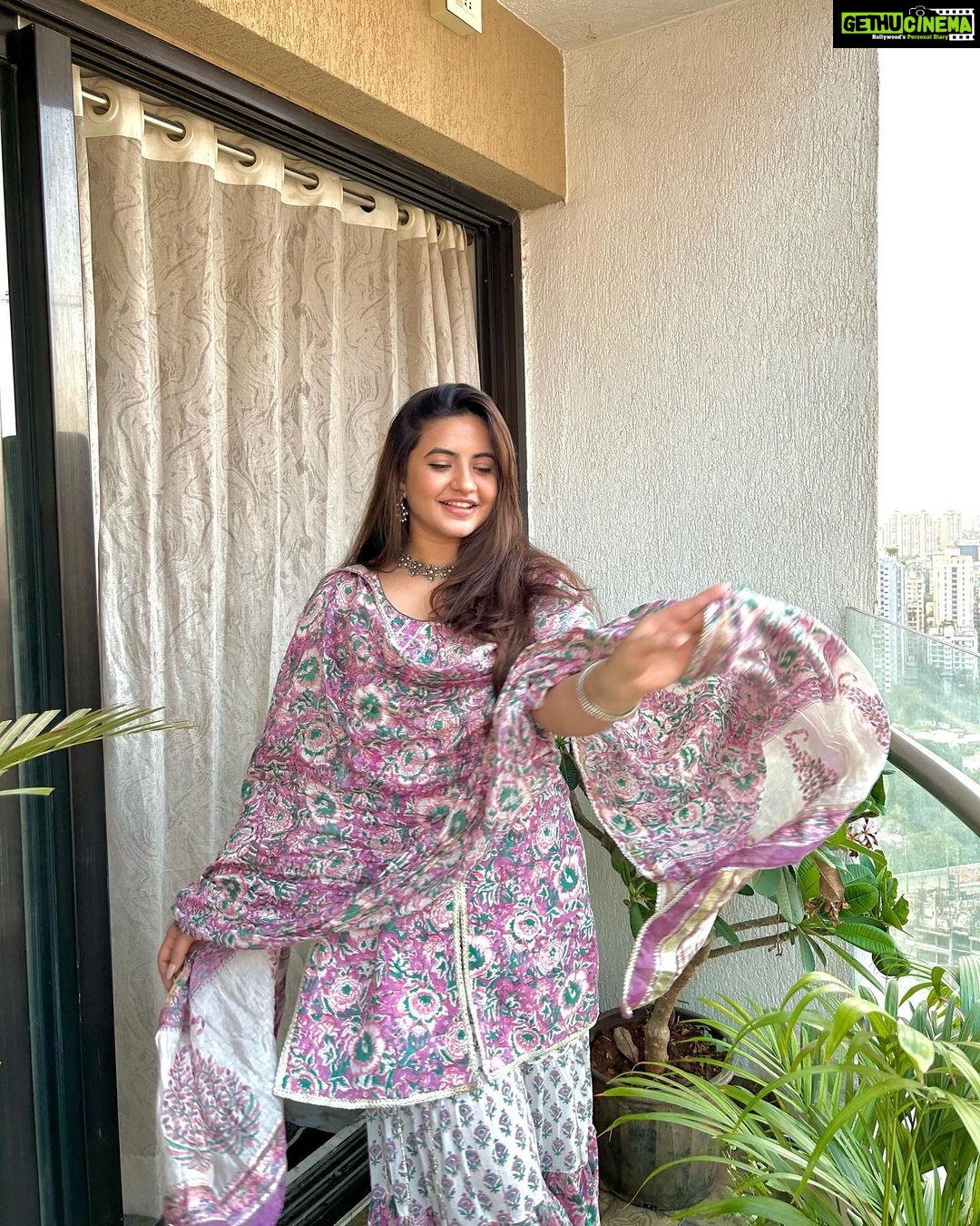 Meera Deosthale - 15.8K Likes - Yeh shaam mastaani ❤️
📸 @sanjanaudar