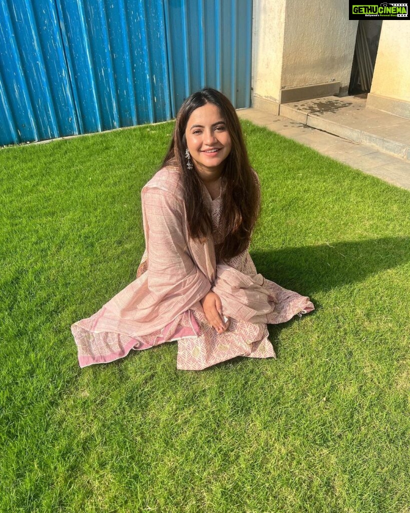 Meera Deosthale Instagram - Lounging around in this comfy cotton suit by @krishaclothing
