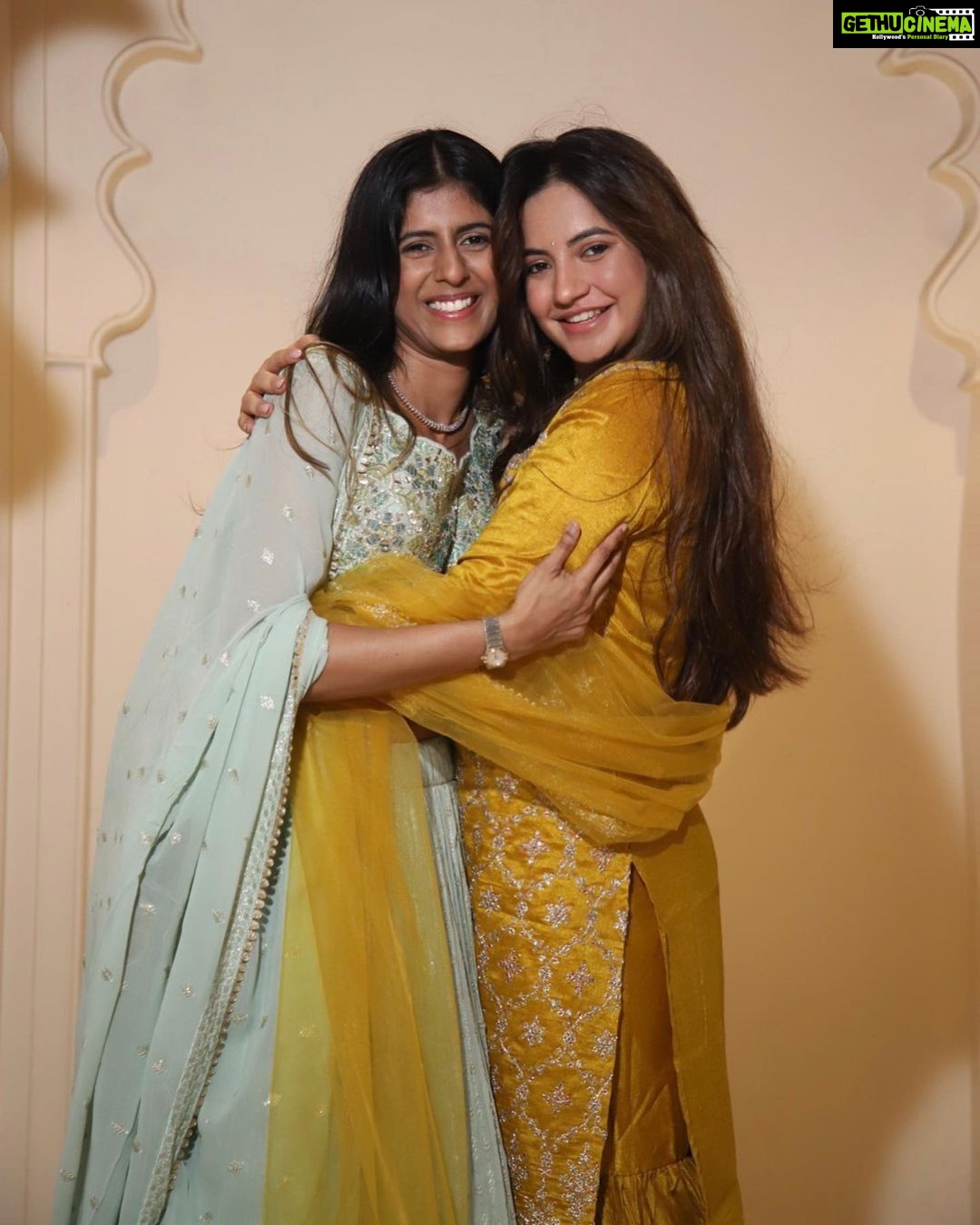 Meera Deosthale Instagram - A glimpse into one of most eventful week ❤️❤️ ❣️Small trip to hometown ❣️ meeting my bestie after ages ❣️reaching the first milestone towards fitness