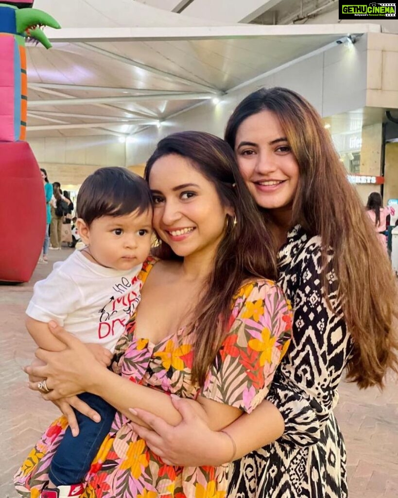 Meera Deosthale Instagram - With two sweethearts In the frame 💕💕💕🧿🧿 P.s - that handsome lil one is my future boyfriend #zayndhoopar 🤭🤭