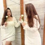 Meera Deosthale Instagram – Dekho …. 🐊… pyaar se 😬