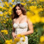 Miesha Saakshi Iyer Instagram - Andhi Vaanam Araikkum Manjal 🌻 Outfit @a.la.modebyakanksha 📸 @swagatsharmaphotography Delhi, India