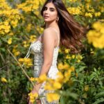 Miesha Saakshi Iyer Instagram - Andhi Vaanam Araikkum Manjal 🌻 Outfit @a.la.modebyakanksha 📸 @swagatsharmaphotography Delhi, India