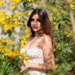 Miesha Saakshi Iyer Instagram - Andhi Vaanam Araikkum Manjal 🌻 Outfit @a.la.modebyakanksha 📸 @swagatsharmaphotography Delhi, India