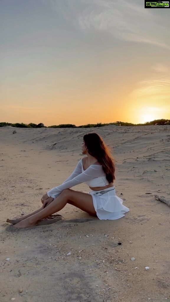 Miesha Saakshi Iyer Instagram - Beaches and Sunsets 🏝 @destination_srilanka @goldcoastfilmsofficial #seeingisbelievingsl #visitsrilanka #Namestefromsrilanka Top @oeuvrae 🫰🏻 Sri Lanka