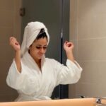 Miesha Saakshi Iyer Instagram – Laying in bed after a nice long hot shower >>>

📍@movenpickalmarjan Mövenpick Resort Al Marjan Island