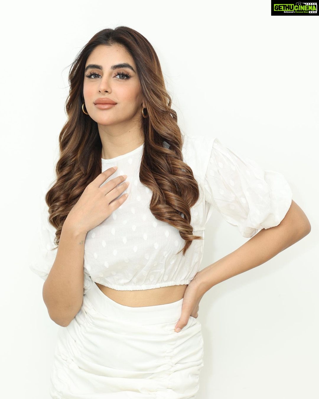 Miesha Saakshi Iyer Instagram - Who doesn't love a gorgeous hair colour makeover? I'm currently obsessed with my hair transformation with @loreapro. It's their French Balayage which blends seamlessly and is super easy to maintain A huge thank you to my hairdresser from @looksunisexsalon who helped me choose the right shade for my hair which is the Classic Mocha. So guys go visit the nearest L'Oréal Professionnel-partnered salon and get your personalized French Balayage 🤍 #AD #FrenchBalayageIndia #MyFrenchBalayageIndia @lorealpro @lorealpro_education_india
