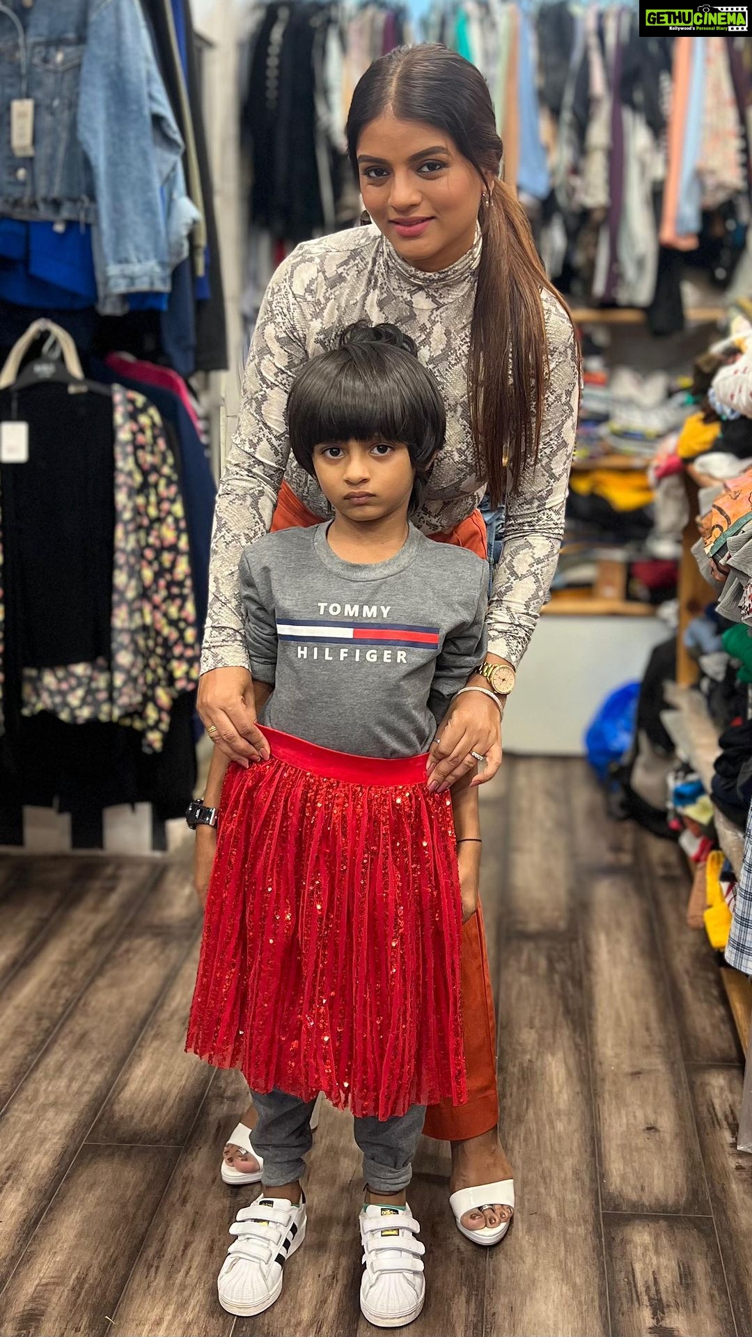 Mitali Nag Instagram - This is how I check the fit 😁 Calling out all the boy baby mommies, are you guilty of this too…? 😂 . . . #mitaalinag #indianactor #contentcreator #motherson #trendingaudio #333 Mumbai - मुंबई