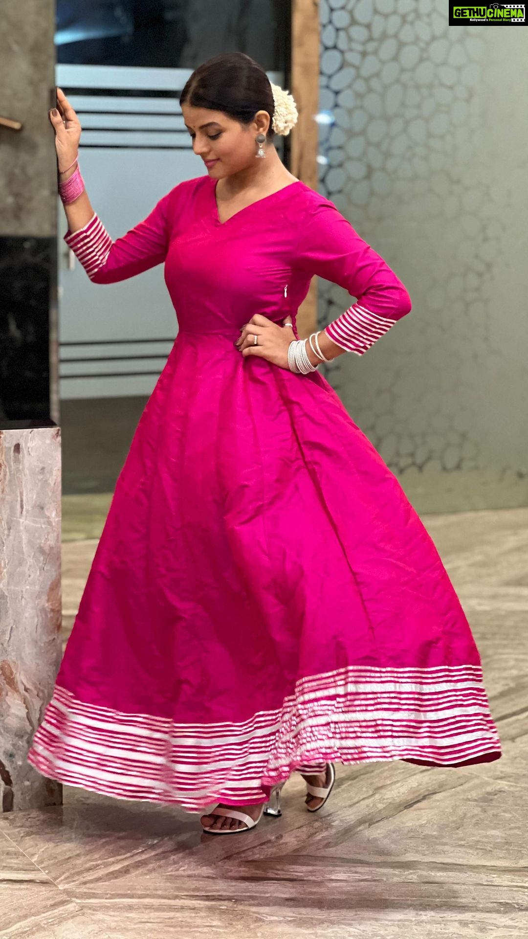 Mitali Nag Instagram - Indian Ashley 😁💖🌸 . . Kurti @myshka_fashion Stylist @rimadidthat PR @mediatribein #mitaalinag #fashion #transition #indianactress #trendingaudio #333 Mumbai, Maharashtra