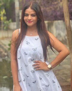 Mitali Nag Instagram - Currently… 😊♥️
.
.
.
Outfit @thegroomingcollection 
Stylist @the_neerajpandey 
#mitaalinag #collab #fashion #333 #afsarbitiya