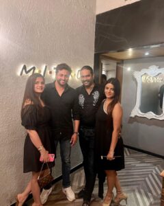 Mitali Nag Instagram - Keep swiping… it only keeps getting better ♥️🧿♥️
.
@sankalppardeshi 
@yashpandit_official 
@mahimamishra 
.
📍 @mitronandheri 
PR @maverick.communication01 
.
.
#friends #mitaalinag #devkit #ghkkpm #333 trending audios