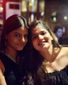 Mitali Nag Instagram - Keep swiping… it only keeps getting better ♥️🧿♥️
.
@sankalppardeshi 
@yashpandit_official 
@mahimamishra 
.
📍 @mitronandheri 
PR @maverick.communication01 
.
.
#friends #mitaalinag #devkit #ghkkpm #333 trending audios