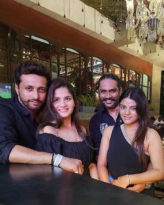 Mitali Nag Instagram - Keep swiping… it only keeps getting better ♥️🧿♥️
.
@sankalppardeshi 
@yashpandit_official 
@mahimamishra 
.
📍 @mitronandheri 
PR @maverick.communication01 
.
.
#friends #mitaalinag #devkit #ghkkpm #333 trending audios