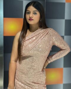 Mitali Nag Instagram - Get up Dress up Show up!!! ♥️💫
.
.
.
#mitaalinag #indianactress #afsarbitiya #333